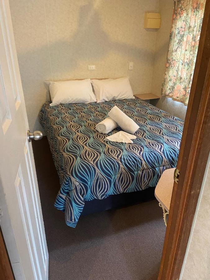 Victoria Lake Holiday Park Shepparton Bagian luar foto