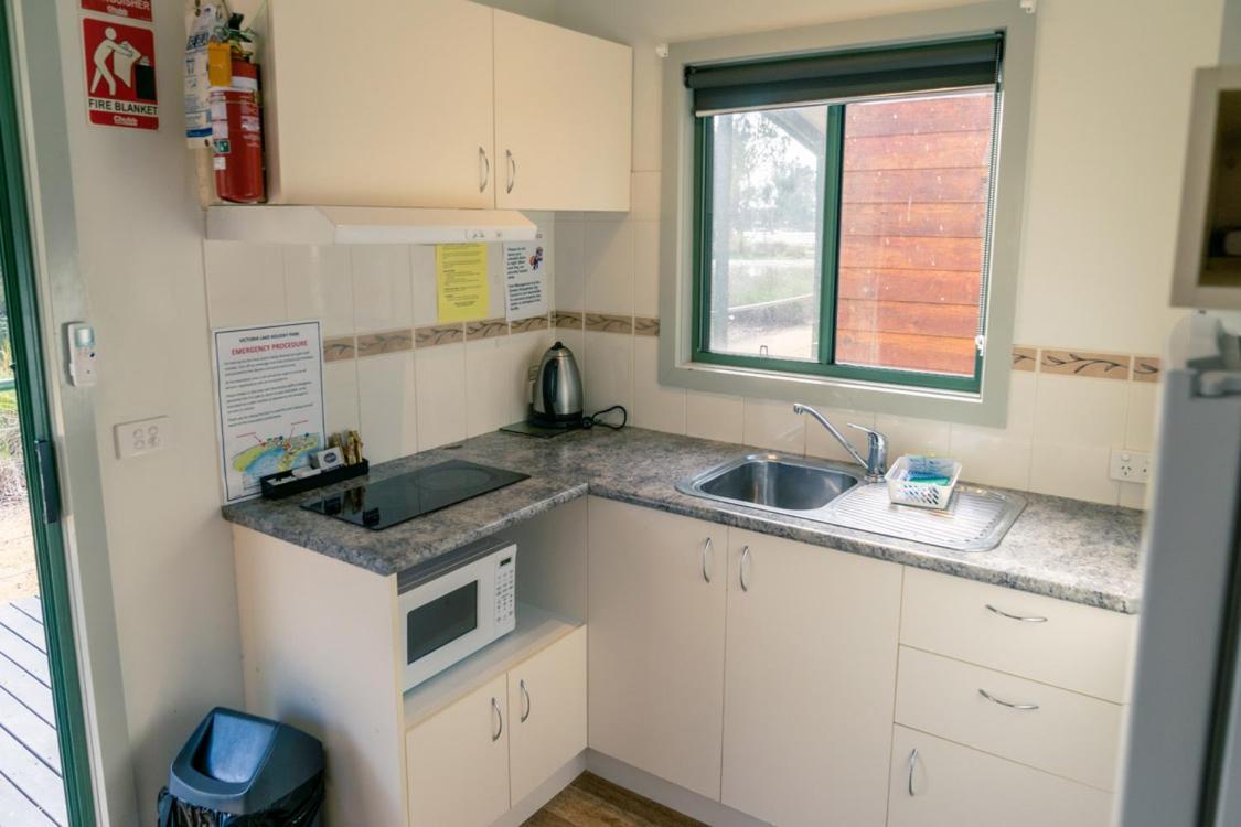 Victoria Lake Holiday Park Shepparton Bagian luar foto