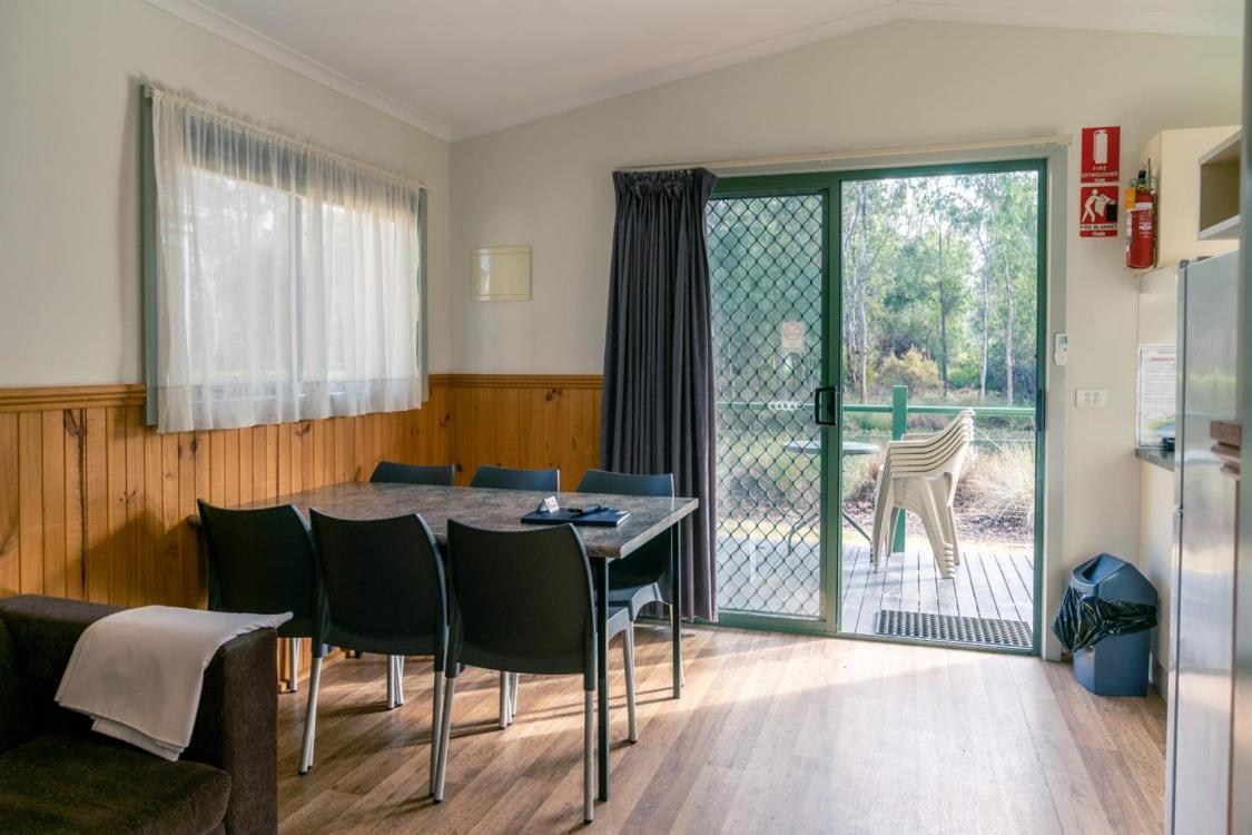 Victoria Lake Holiday Park Shepparton Bagian luar foto