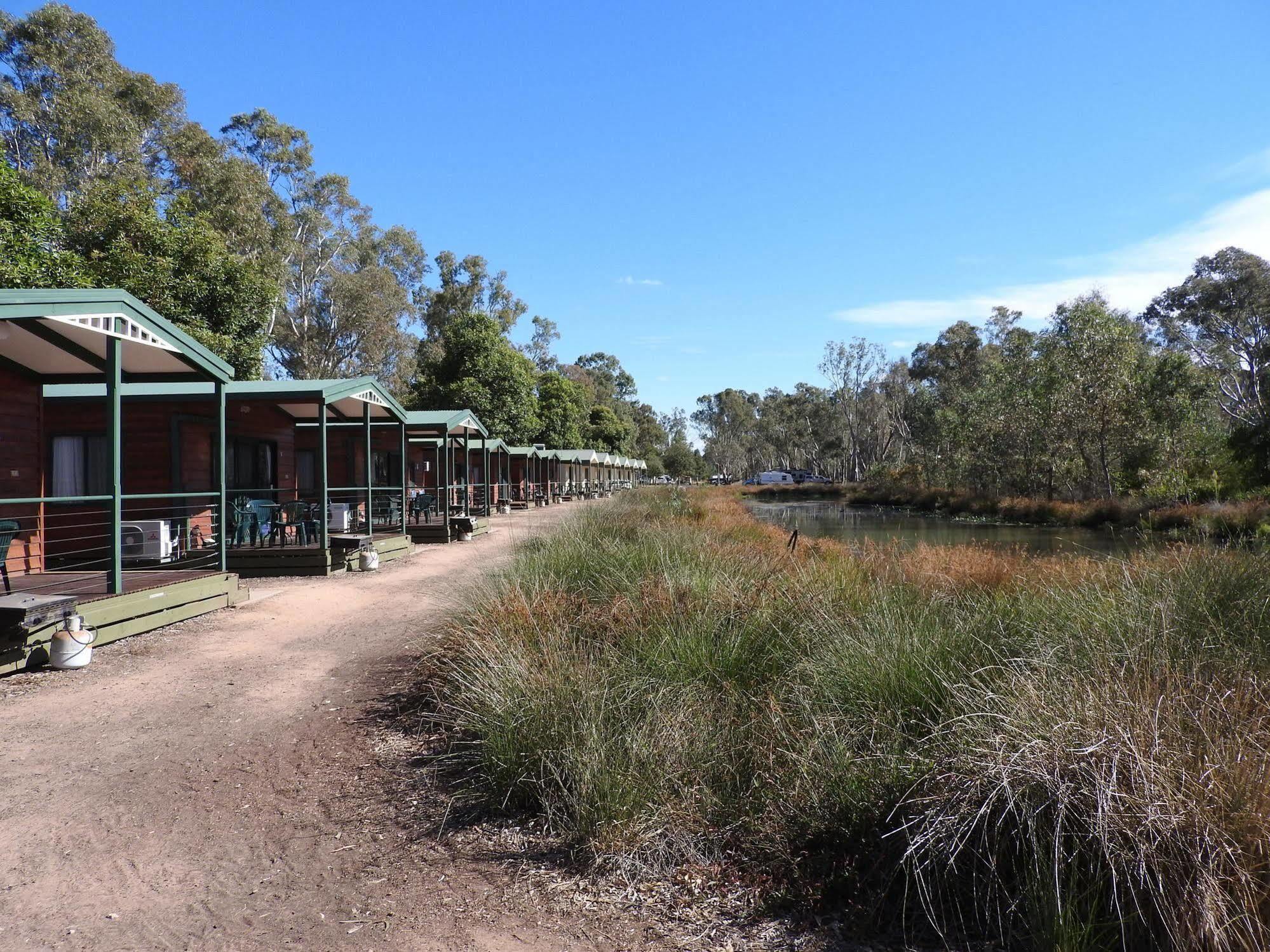 Victoria Lake Holiday Park Shepparton Bagian luar foto