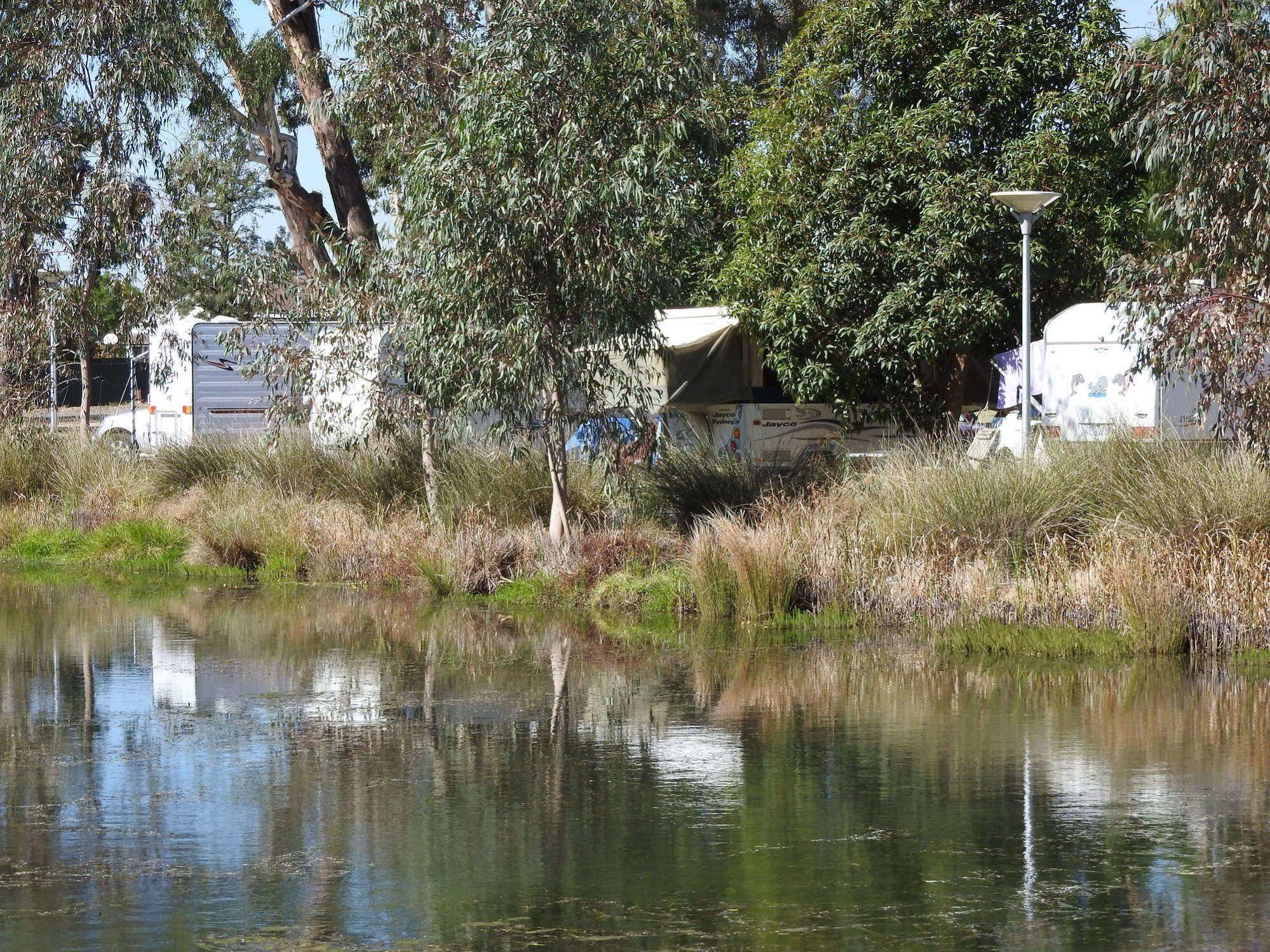 Victoria Lake Holiday Park Shepparton Bagian luar foto
